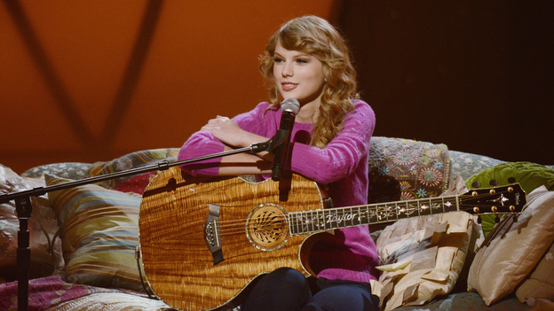 THE 45th ANNUAL CMA AWARDS - THEATRE - "The 45th Annual CMA Awards" broadcast live on ABC from the Bridgestone Arena in Nashville on WEDNESDAY, NOVEMBER 9 (8:00-11:00 p.m., ET). (ABC/KATHERINE BOMBOY-THORNTON)TAYLOR SWIFT
