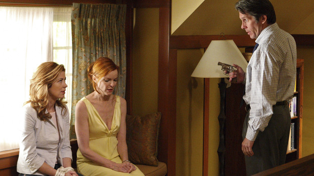 DESPERATE HOUSEWIVES - "Desperate Housewives" concludes the season in fitting fashion with a dramatic two-hour Season Finale, SUNDAY, MAY 18 (9:00-11:00 p.m, ET) on the ABC Television Network. In the second hour, "Free" (10:00-11:00 p.m.), Wayne Davis holds&nbsp;Bree and his ex-wife Katherine hostage. (ABC/CRAIG SJODIN) DANA DELANY, MARCIA CROSS, GARY COLE