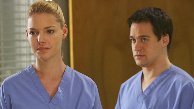 GREY'S ANATOMY - "Great Expectations" - While rumors of the Chief's departure spread among the hospital staff, Bailey proposes the creation of a free clinic, and a Seattle Grace doctor receives a proposal of a different sort, on "Grey's Anatomy," THURSDAY, JANUARY 25 (9:00-10:01 p.m., ET) on the ABC Television Network. (ABC/SCOTT GARFIELD)KATHERINE HEIGL, T.R. KNIGHT