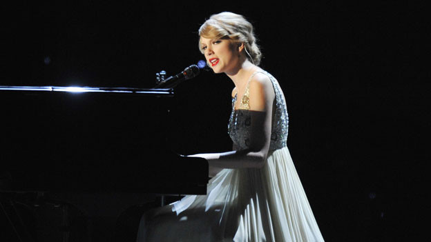 THE 44TH ANNUAL CMA AWARDS - THEATRE - "The 44th Annual CMA Awards" were broadcast live from the Bridgestone Arena in Nashville, WEDNESDAY, NOVEMBER 10 (8:00-11:00 p.m., ET) on the ABC Television Network. (ABC/KATHERINE BOMBOY)TAYLOR SWIFT