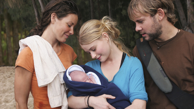 102426_2689 -- LOST - "Do No Harm" - While Jack scrambles to save the life of a survivor, Claire goes into labor. Meanwhile, Locke is missing, and Sayid presents Shannon with a romantic surprise, on "Lost," WEDNESDAY, APRIL 6 (8:00-9:01 p.m., ET), on the ABC Television Network.  (ABC/MARIO PEREZ)EVANGELINE LILLY, EMILIE DE RAVIN, DOMINIC MONAGHAN