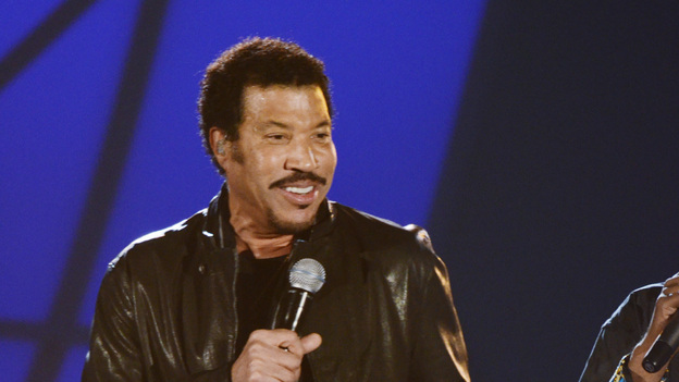 THE 45th ANNUAL CMA AWARDS - THEATRE - "The 45th Annual CMA Awards" broadcast live on ABC from the Bridgestone Arena in Nashville on WEDNESDAY, NOVEMBER 9 (8:00-11:00 p.m., ET). (ABC/KATHERINE BOMBOY-THORNTON)LIONEL RICHIE