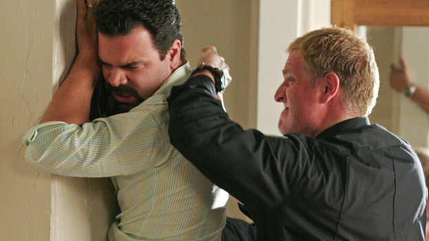 DESPERATE HOUSEWIVES - "Goodbye for Now" - Susan makes a decision about Mike Delfino. Meanwhile Lynette takes steps to make sure Annabel (guest star Melinda McGraw) doesn't come between her and Tom, Bree comes to a realization about "buddy" George the pharmacist (guest star Roger Bart), and Carlos' legal problems take a turn for the worse, on "Desperate Housewives," SUNDAY, MAY 15 (9:00-10:02 p.m., ET) on the ABC Television Network. (ABC/RON TOM) RICARDO ANTONIO CHAVIRA, SCOTT ATKINSON