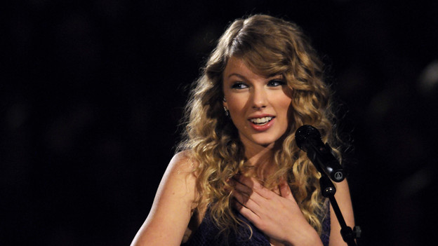 THE 43rd ANNUAL CMA AWARDS - THEATRE - "The 43rd Annual CMA Awards" broadcast live from the Sommet Center in Nashville, WEDNESDAY, NOVEMBER 11 (8:00-11:00 p.m., ET) on the ABC Television Network. (ABC/KATHERINE BOMBOY)TAYLOR SWIFT