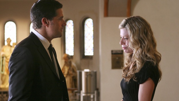 LOST - "There's No Place Like Home," Part 1 - The face-off between the survivors and the freighter people begins, on "Lost," THURSDAY, MAY 15 (10:01-11:00 p.m., ET) on the ABC Television Network. (ABC/MARIO PEREZ)MATTHEW FOX, SUSAN DUERDEN