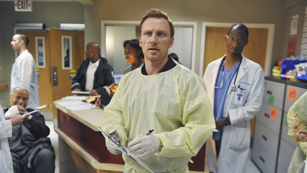 GREY'S ANATOMY - "Valentine's Day Massacre" -- It's Valentine's Day, and the doctors must treat dozens of injured people after the roof collapses at a popular romantic restaurant; Derek tries to manage his busy schedule as Chief of Surgery; Meredith wrestles with her new duties as the Chief's wife; and Mark and Callie team up to convince Sloan to do the right thing for her baby, on "Grey's Anatomy," THURSDAY, FEBRUARY 11 (9:00-10:01 p.m., ET) on the ABC Television Network. (ABC/ERIC MCCANDLESS)KEVIN MCKIDD