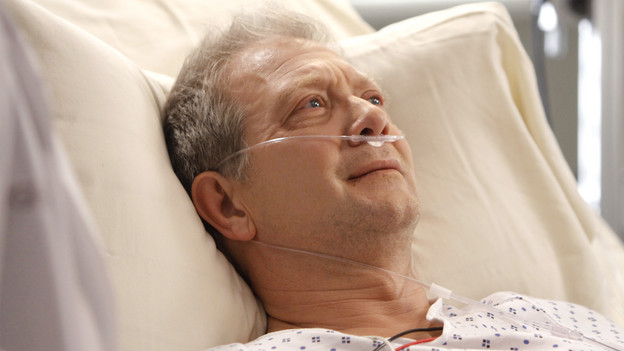 GREY'S ANATOMY - "Tainted Obligation" - When Meredith and Lexie's father, Thatcher, returns to the hospital with a failed liver, it's up to Meredith to save his life. Meanwhile, Izzie empathizes with a patient riddled with tumors, as Mark, annoyed with Cristina's competitive zeal, tricks her into assisting on an unusual surgery, on "Grey's Anatomy," THURSDAY, OCTOBER 8 (9:00-10:01 p.m., ET) on the ABC Television Network. (ABC/MICHAEL DESMOND)JEFF PERRY