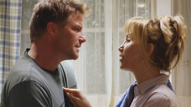 DESPERATE HOUSEWIVES -- "Sweetheart, I Have to Confess" - Tom and Lynette in a small tiff, on "Desperate Housewives," SUNDAY, OCTOBER 29 (9:00-10:01 p.m., ET) on the ABC Television Network. (ABC/RON TOM) DOUG SAVANT, FELICITY HUFFMAN