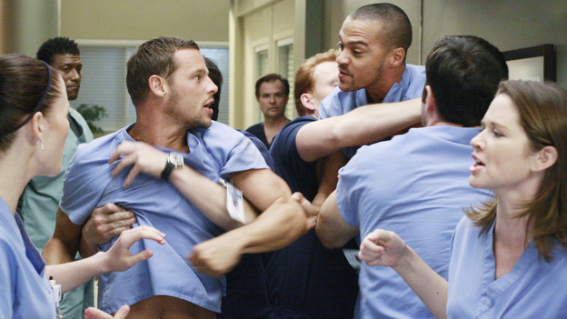GREY'S ANATOMY - "I Saw What I Saw" - After a burn victim unexpectedly dies in the midst of a chaotic ER, the Chief and board member Jennings interrogate the residents to find the culprit, as all the Mercy West and Seattle Grace resident defends their actions in an effort to save their jobs, on "Grey's Anatomy," THURSDAY, OCTOBER 22 (9:00-10:01 p.m., ET) on the ABC Television Network. (ABC/RON TOM)CHYLER LEIGH, JUSTIN CHAMBERS, JESSE WILLIAMS, ROBERT BAKER, SARAH DREW