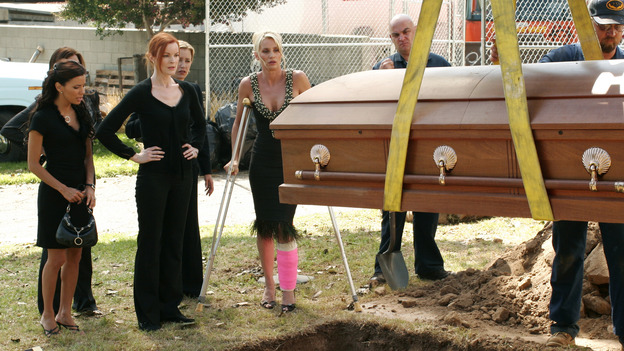 DESPERATE HOUSEWIVES - "They Asked Me Why I Believe in You" -- Susan's longtime book agent and dear friend, Lonny Moon (guest star Wallace Shawn), gets into financial trouble; Lynette is forced to go out to bars night after night with her man-hungry boss, Nina (guest star Joely Fisher); Bree re-buries Rex amid police suspicions, and Gaby hires hotshot lawyer David Bradley (guest star Adrian Pasdar) to defend Carlos, on Desperate Housewives," SUNDAY, OCTOBER 23 (9:00-10:01 p.m., ET) on the ABC Television Network. (ABC/RON TOM)EVA LONGORIA, TERI HATCHER, MARCIA CROSS, FELICITY HUFFMAN, NICOLLETTE SHERIDAN