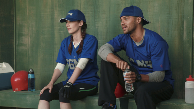 GREY'S ANATOMY - "Put Me In, Coach" - Owen stresses teamwork and moves his leadership role over to the baseball field when he signs the doctors up for a baseball league, pitting them against their biggest competition, Seattle Presbyterian; Lexie tries to hide her jealous rage when she sees Mark with a new woman, but her emotions get the better of her; Alex fights to keep Zola at Seattle Grace after it is suggested that she be moved to another hospital due to a conflict of interest with Meredith and Derek; and Richard scolds Meredith and Bailey for their feud, on Grey's Anatomy, THURSDAY, OCTOBER 27 (9:00-10:02 p.m., ET) on the ABC Television Network. (ABC/RICHARD CARTWRIGHT)CHYLER LEIGH, JESSE WILLIAMS