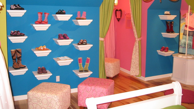 EXTREME MAKEOVER HOME EDITION - "Farina Family," - Girls' Bedroom, on "Extreme Makeover Home Edition," Sunday, November 12th on the ABC Television Network.