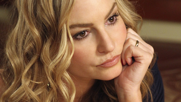 DESPERATE HOUSEWIVES - "Chromolume #7" - Gaby and Angie head to New York in search of Danny and Ana, on ABC's "Desperate Housewives," SUNDAY, MARCH 14 (9:00-10:01 p.m., ET). While in the Big Apple, a chance encounter with supermodels Heidi Klum and Paulina Porizkova leads Gaby to an unexpected revelation about herself. Meanwhile, Lynette and Tom are in for a big surprise when Preston returns from Europe; Mike is determined to show Susan what a man he is after feeling emasculated; Bree discovers a shocking connection to her new employee, Sam; and Katherine is confused over her feelings for Robin. (ABC/RON TOM)DREA DE MATEO