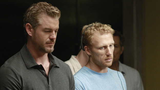 GREY'S ANATOMY - "Poker Face" - After being blackballed by most of the surgeons, Meredith uses Lexie to spark Derek's interest in her patient's rare brain tumor case and, in secret, gives guidance to April with Bailey's clinical trial; Callie's wish for Arizona and Mark to form a friendship comes to fruition and she realizes it's more irritating than helpful; Alex and Teddy research alternative surgeries for a very superficial patient; and Callie and Cristina struggle with a very difficult spinal surgery, on Grey's Anatomy," THURSDAY, OCTOBER 20 (9:00-10:02 p.m., ET) on the ABC Television Network. (ABC/RON TOM)ERIC DANE, KEVIN MCKIDD (DIRECTOR)