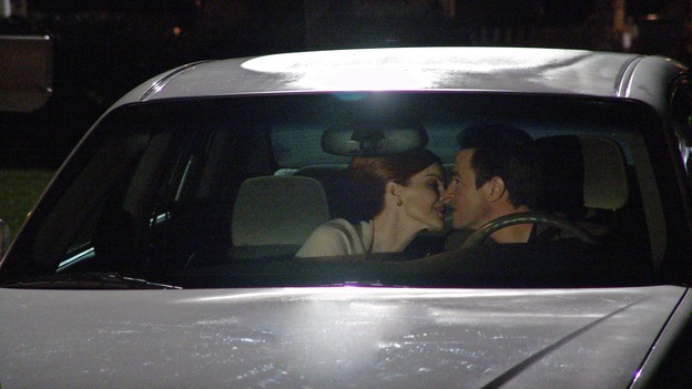 DESPERATE HOUSEWIVES - "Move On" - Edie organizes a neighborhood search for the missing Mrs. Huber, just as the absent busybody's sister (guest star Harriet Sansom Harris) arrives on Wisteria Lane. Meanwhile, Bree resigns herself to her marital state and asks an attractive pharmacist (Tony Award-winning actor Roger Bart) on a date; Susan's ex, Karl (guest star Richard Burgi), suddenly reappears in her life; Lynette fears that Tom is attracted to the new nanny (guest star Marla Sokoloff); and Gabrielle sinks to new depths - she gets a job -- on "Desperate Housewives," SUNDAY, JANUARY 9 (9:00-10:00 p.m., ET), on the ABC Television Network. (ABC/DANNY FELD)MARCIA CROSS, ROGER BART