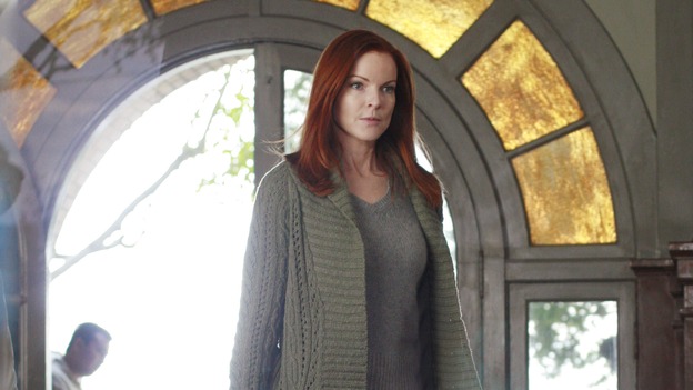 DESPERATE HOUSEWIVES - "Remember" - A series of flashbacks take us back to moving-in day on Wisteria Lane for Bree, Susan, Gaby and Lynette, and to how Mary Alice Young brought them all together. Meanwhile Bree gets some frightening news, Susan moves into a trailer, Lynette discovers Tom's secret and all is not well in the house of Solis, on the two-hour Second-Season finale of "Desperate Housewives," SUNDAY, MAY 21 (9:00-11:00 p.m., ET) on the ABC Television Network. (ABC/RON TOM)MARCIA CROSS