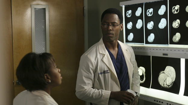 101835_7943 -- GREY'S ANATOMY -- "If Tomorrow Never Comes" (ABC/SCOTT GARFIELD)CHANDRA WILSON, ISAIAH WASHINGTON
