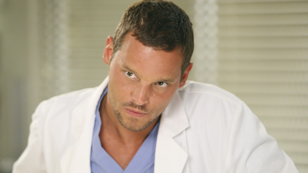 GREY'S ANATOMY - "I Always Feel Like Somebody's Watchin' Me" - Several weeks after her near-death experience, a recovering Izzie returns to work. Meanwhile, nervous that there will be layoffs in the hospital in the wake of an announcement from the Chief, the Seattle Grace residents compete to survive the cuts, including Cristina, who attempts to work alongside Arizona in pediatrics. And Bailey and Alex's patient's already complex case is further complicated by her schizophrenic son, on "Grey's Anatomy," THURSDAY, OCTOBER 1 (9:00-10:01 p.m., ET) on the ABC Television Network. (ABC/CRAIG SJODIN)JUSTIN CHAMBERS