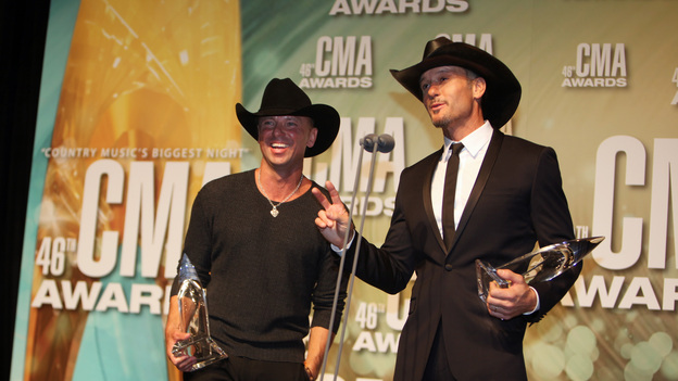 THE 46TH ANNUAL CMA AWARDS - GENERAL - "The 46th Annual CMA Awards" airs live THURSDAY, NOVEMBER 1 (8:00-11:00 p.m., ET) on ABC live from the Bridgestone Arena in Nashville, Tennessee. (ABC/SARA KAUSS)KENNY CHESNEY, TIM MCGRAW