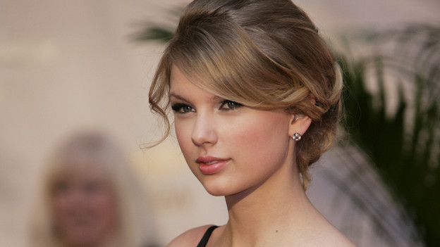 THE 42ND ANNUAL CMA AWARDS - ARRIVALS - "The 42nd Annual CMA Awards" will be broadcast live from the Sommet Center in Nashville, WEDNESDAY, NOVEMBER 12 (8:00-11:00 p.m., ET) on the ABC Television Network. (ABC/ADAM LARKEY)TAYLOR SWIFT
