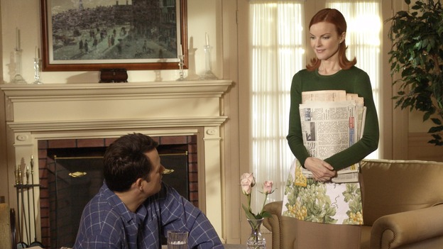 DESPERATE HOUSEWIVES - "Move On" - Edie organizes a neighborhood search for the missing Mrs. Huber, just as the absent busybody's sister (guest star Harriet Sansom Harris) arrives on Wisteria Lane. Meanwhile, Bree resigns herself to her marital state and asks an attractive pharmacist (Tony Award-winning actor Roger Bart) on a date; Susan's ex, Karl (guest star Richard Burgi), suddenly reappears in her life; Lynette fears that Tom is attracted to the new nanny (guest star Marla Sokoloff); and Gabrielle sinks to new depths - she gets a job -- on "Desperate Housewives," SUNDAY, JANUARY 9 (9:00-10:00 p.m., ET), on the ABC Television Network. (ABC/DANNY FELD)STEVEN CULP, MARCIA CROSS
