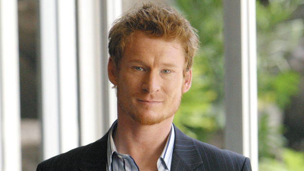 102429_3664 -- LOST - "Do No Harm" - While Jack scrambles to save the life of a survivor, Claire goes into labor. Meanwhile, Locke is missing, and Sayid presents Shannon with a romantic surprise, on "Lost," WEDNESDAY, APRIL 6 (8:00-9:01 p.m., ET), on the ABC Television Network. (ABC/MARIO PEREZ)ZACK WARD