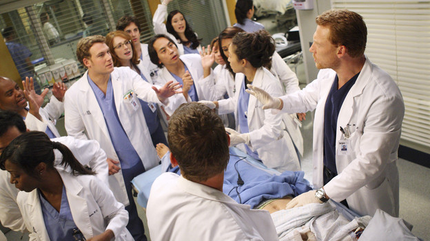 GREY'S ANATOMY - "I Always Feel Like Somebody's Watchin' Me" - Several weeks after her near-death experience, a recovering Izzie returns to work. Meanwhile, nervous that there will be layoffs in the hospital in the wake of an announcement from the Chief, the Seattle Grace residents compete to survive the cuts, including Cristina, who attempts to work alongside Arizona in pediatrics. And Bailey and Alex's patient's already complex case is further complicated by her schizophrenic son, on "Grey's Anatomy," THURSDAY, OCTOBER 1 (9:00-10:01 p.m., ET) on the ABC Television Network. (ABC/CRAIG SJODIN)JOSEPH WILLIAMSON, MARK SAUL, CHYLER LEIGH, SANDRA OH, KEVIN MCKIDD