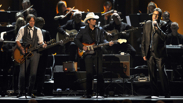 THE 45th ANNUAL CMA AWARDS - THEATRE - "The 45th Annual CMA Awards" broadcast live on ABC from the Bridgestone Arena in Nashville on WEDNESDAY, NOVEMBER 9 (8:00-11:00 p.m., ET). (ABC/KATHERINE BOMBOY-THORNTON)KEITH URBAN, BRAD PAISLEY, VINCE GILL
