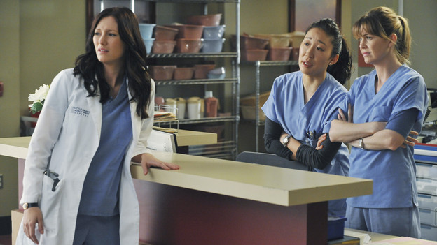 GREY'S ANATOMY - "P.Y.T. (Pretty Young Thing)" - Thatcher Grey, Meredith and Lexie's father, returns to Seattle Grace with stomach pains and a new, twenty-something tattooed girlfriend, Danielle. Meanwhile, Alex clashes with the new OB, Dr. Lucy Fields, over a patient and Mark places Jackson on his service in exchange for information on Lexie, on "Grey's Anatomy," THURSDAY, FEBRUARY 10 (9:00-10:01 p.m., ET) on the ABC Television Network. (ABC/ERIC MCCANDLESS)CHYLER LEIGH, SANDRA OH, ELLEN POMPEO