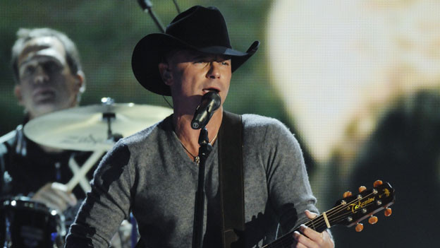 THE 44TH ANNUAL CMA AWARDS - THEATRE - "The 44th Annual CMA Awards" were broadcast live from the Bridgestone Arena in Nashville, WEDNESDAY, NOVEMBER 10 (8:00-11:00 p.m., ET) on the ABC Television Network. (ABC/KATHERINE BOMBOY)KENNY CHESNEY