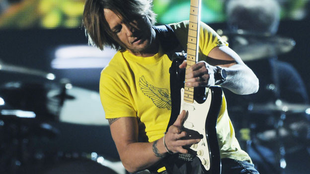 THE 44TH ANNUAL CMA AWARDS - THEATRE - "The 44th Annual CMA Awards" were broadcast live from the Bridgestone Arena in Nashville, WEDNESDAY, NOVEMBER 10 (8:00-11:00 p.m., ET) on the ABC Television Network. (ABC/KATHERINE BOMBOY)KEITH URBAN
