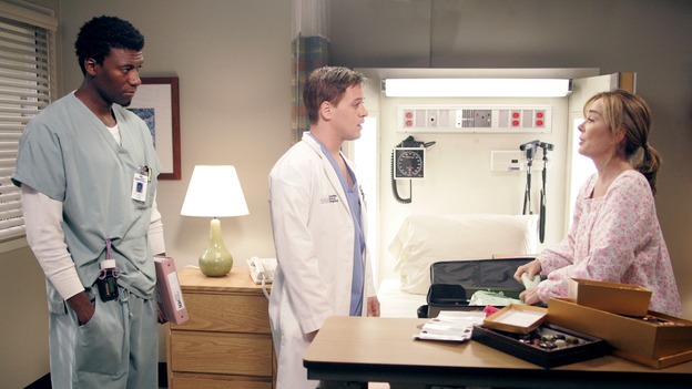GREY'S ANATOMY - "I Am a Tree" - Cristina meets Burke's parents -- and in the most awkward of circumstances -- the interns campaign for Izzie's reinstatement to the surgical intern program, Addison takes a break from her hospital duties, and a surgical patient lives what may be her last day to the fullest, on "Grey's Anatomy," THURSDAY, SEPTEMBER 28 (9:00-10:01 p.m., ET) on the ABC Television Network. (ABC/VIVIAN ZINK)MOE IRVIN, T.R. KNIGHT, ROXANNE HART