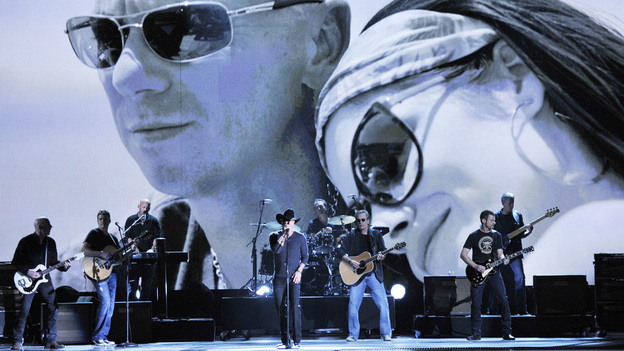THE 46TH ANNUAL CMA AWARDS - THEATRE - "The 46th Annual CMA Awards" airs live THURSDAY, NOVEMBER 1 (8:00-11:00 p.m., ET) on ABC live from the Bridgestone Arena in Nashville, Tennessee. (ABC/KATHERINE BOMBOY-THORNTON)KENNY CHESNEY
