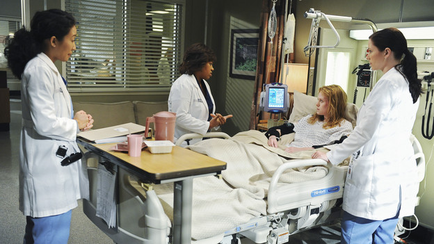GREY'S ANATOMY - "Goodbye" (ABC/ERIC MCCANDLESS)SANDRA OH, CHANDRA WILSON, ZOE BOYLE, CHYLER LEIGH