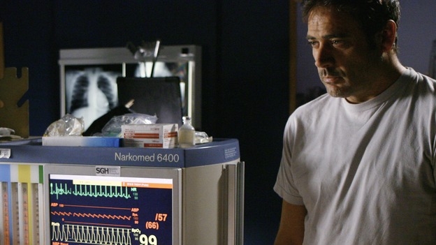 GREY'S ANATOMY - "Rise Up" - Izzie begins seeing Denny while helping a patient through a painful procedure, on "Grey's Anatomy," THURSDAY, NOVEMBER 6 (9:00-10:01 p.m., ET) on the ABC Television Network. (ABC/SCOTT GARFIELD) JEFFREY DEAN MORGAN