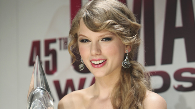 THE 45th ANNUAL CMA AWARDS - GENERAL - "The 45th Annual CMA Awards" broadcast live on ABC from the Bridgestone Arena in Nashville on WEDNESDAY, NOVEMBER 9 (8:00-11:00 p.m., ET). (ABC/SARA KAUSS)TAYLOR SWIFT