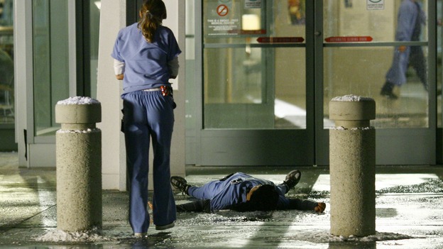 GREY'S ANATOMY - "Dream a Little Dream of Me" - Cristina snaps at Meredith and pays a hefty karmic price for it, on "Grey's Anatomy," THURSDAY, SEPTEMBER 25 (9:00-11:00 p.m., ET) on the ABC Television Network. (ABC/SCOTT GARFIELD) ELLEN POMPEO, SANDRA OH