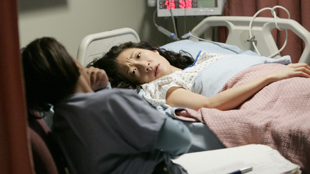 102541_2531 -- GREY'S ANATOMY - "MAKE ME LOSE CONTROL" (ABC/CRAIG SJODIN)CHANDRA WILSON, SANDRA OH