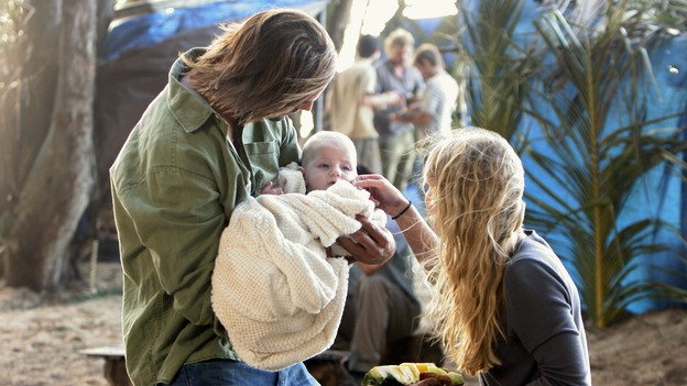 LOST - "Left Behind" - After discovering that one of her own has betrayed her to "The Others," Kate is left to fend for herself in the jungle with Juliet. Meanwhile, Hurley warns Sawyer to change his selfish ways and make amends with his fellow survivors or he may face a vote of banishment, on "Lost," WEDNESDAY, APRIL 4 (10:00-11:00 p.m., ET), on the ABC Television Network. (ABC/MARIO PEREZ)JOSH HOLLOWAY, EMILIE DE RAVIN