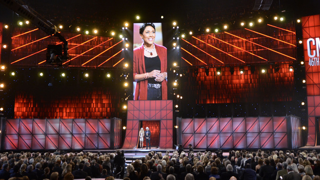 THE 46TH ANNUAL CMA AWARDS - THEATRE - "The 46th Annual CMA Awards" airs live THURSDAY, NOVEMBER 1 (8:00-11:00 p.m., ET) on ABC live from the Bridgestone Arena in Nashville, Tennessee. (ABC/KATHERINE BOMBOY-THORNTON)ON SCREEN: ROBIN ROBERTS;ON STAGE: CARRIE UNDERWOOD, BRAD PAISLEY