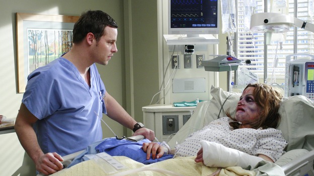 GREY'S ANATOMY - "Some Kind of Miracle" - One person's fight to live affects everyone at Seattle Grace, in the dramatic conclusion to "Grey's Anatomy's" three-episode story arc. "Some Kind of Miracle" airs THURSDAY, FEBRUARY 22 (9:00-10:01 p.m., ET) on the ABC Television Network. Elizabeth Reaser (Independent Spirit Award nominee for "Sweet Land") guest stars as a patient. (ABC/RON TOM)JUSTIN CHAMBERS, ELIZABETH REASER