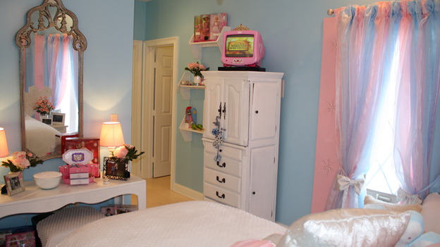 EXTREME MAKEOVER HOME EDITION - "Girard Family," - Girl's Bedroom, on "Extreme Makeover Home Edition," Sunday, February 8th on the ABC Television Network.