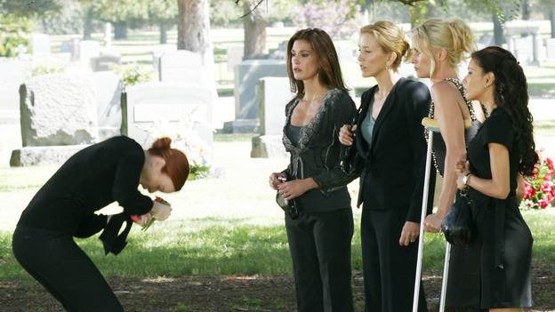 DESPERATE HOUSEWIVES - "They Asked Me Why I Believe in You" -- Susan's longtime book agent and dear friend, Lonny Moon (guest star Wallace Shawn), gets into financial trouble; Lynette is forced to go out to bars night after night with her man-hungry boss, Nina (guest star Joely Fisher); Bree re-buries Rex amid police suspicions, and Gaby hires hotshot lawyer David Bradley (guest star Adrian Pasdar) to defend Carlos, on Desperate Housewives," SUNDAY, OCTOBER 23 (9:00-10:01 p.m., ET) on the ABC Television Network. (ABC/RON TOM)MARCIA CROSS, TERI HATCHER, FELICITY HUFFMAN, NICOLLETTE SHERIDAN, EVA LONGORIA