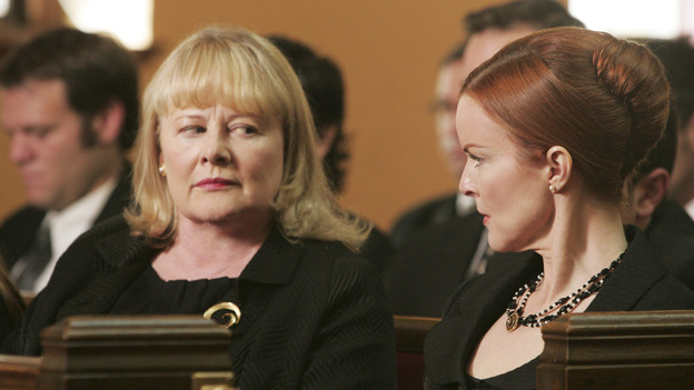 103265_024 -- DESPERATE HOUSEWIVES - - (ABC/VIVIAN ZINK)SHIRLEY KNIGHT, MARCIA CROSS