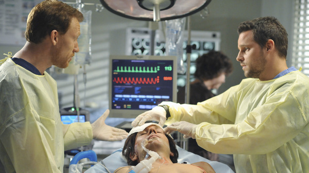 GREY'S ANATOMY - "Life During Wartime" - Dr.&nbsp;Owen Hunt coaches Alex through handling a new trauma case, on "Grey's Anatomy," THURSDAY, OCTOBER 30 (9:00-10:01 p.m., ET) on the ABC Television Network. (ABC/ERIC MCCANDLESS) KEVIN MCKIDD, JUSTIN CHAMBERS