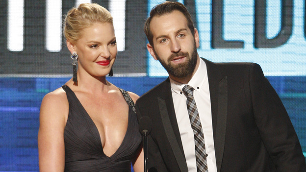 2011 AMERICAN MUSIC AWARDSÂ® - THEATRE - The show broadcast live from the NOKIA Theatre L.A. LIVE on SUNDAY, NOV. 20 (8:00-11:00 p.m., ET/PT) on ABC. (ABC/TIM OGIER)KATHERINE HEIGL, JOSH KELLEY