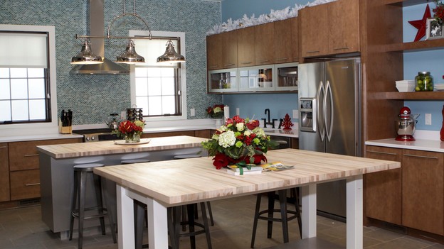 &nbsp;EXTREME MAKEOVER HOME EDITION - Kitchen Photo, "Friday Family," on "Extreme Makeover Home Edition," Monday, December 17th (8:00-10:00 p.m. ET/PT) on the ABC Television Network.