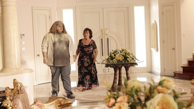 LOST - "Tricia Tanaka Is Dead" - Hurley's discovery of an old, wrecked car on the island leads him on a mission of hope not only for himself, but for a fellow survivor in need of some faith. Meanwhile, Kate and Sawyer reunite with their fellow castaways, but Kate is still torn about leaving Jack behind with "The Others," on "Lost," WEDNESDAY, FEBRUARY 28 (10:00-10:00 p.m., ET), on the ABC Television Network. (ABC/MARIO PEREZ)JORGE GARCIA, LILIAN HURST
