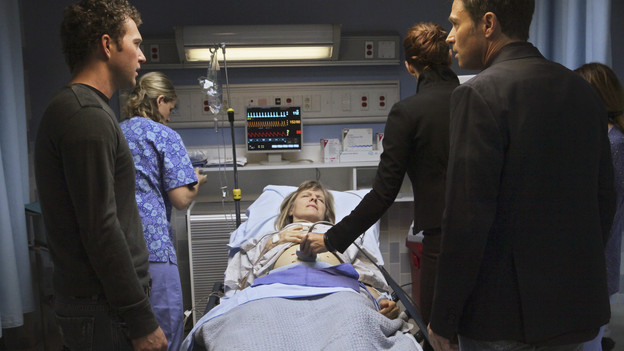 PRIVATE PRACTICE - "The Parent Trap" - Two back-to-back episodes of "Private Practice" on THURSDAY, DECEMBER 3 start with "The Parent Trap" (9:00-10:00 p.m., ET), in which Addison performs a complex in utero surgery, proving not only her talents to her father but also finally giving them some common ground. Meanwhile Sam and Naomi deal with their own family crisis when they discover their daughter is growing up way too fast, and Violet does the unthinkable. (ABC/DANNY FELD)DEVON GUMMERSALL, MIMI KENNEDY, KATE WALSH, TIM DALY