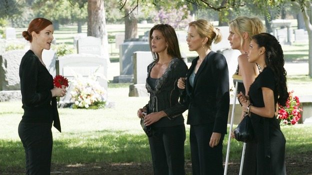 DESPERATE HOUSEWIVES - "They Asked Me Why I Believe in You" -- Susan's longtime book agent and dear friend, Lonny Moon (guest star Wallace Shawn), gets into financial trouble; Lynette is forced to go out to bars night after night with her man-hungry boss, Nina (guest star Joely Fisher); Bree re-buries Rex amid police suspicions, and Gaby hires hotshot lawyer David Bradley (guest star Adrian Pasdar) to defend Carlos, on Desperate Housewives," SUNDAY, OCTOBER 23 (9:00-10:01 p.m., ET) on the ABC Television Network. (ABC/RON TOM)MARCIA CROSS, TERI HATCHER, FELICITY HUFFMAN, NICOLLETTE SHERIDAN, EVA LONGORIA